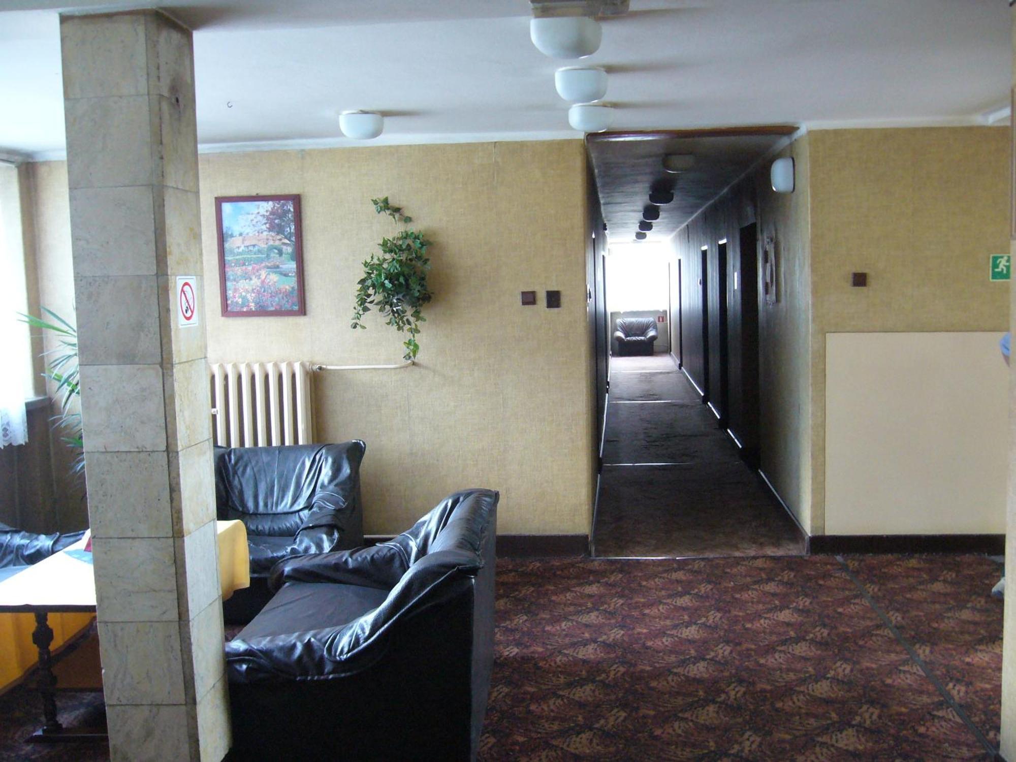 Karet Obiekt Hotelowy Skoczów Exterior foto