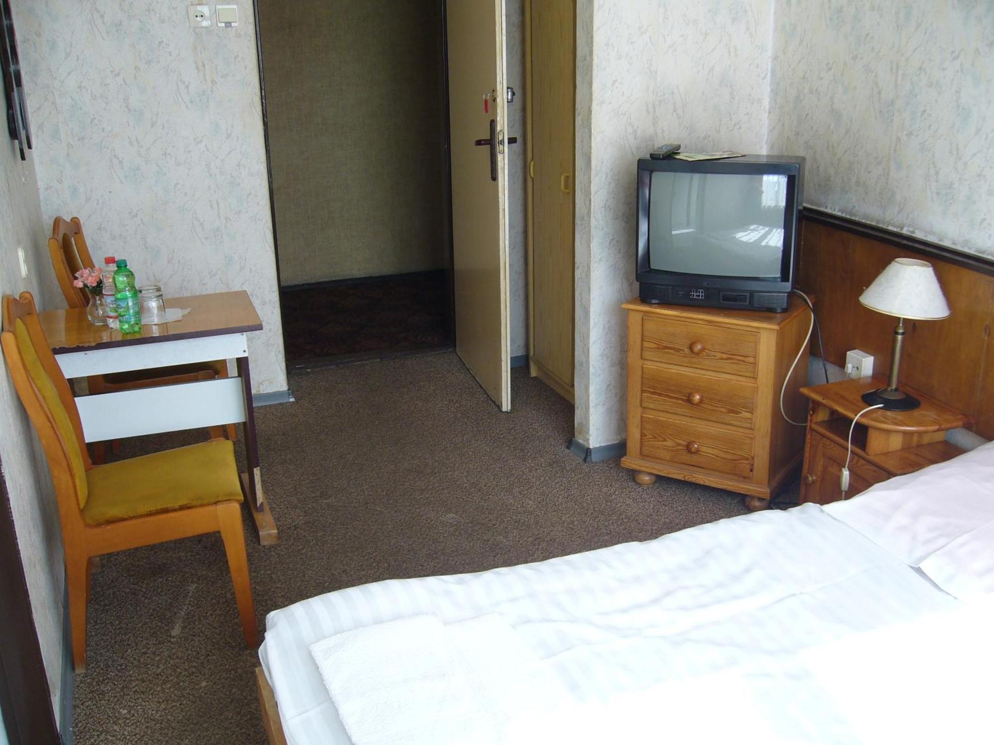Karet Obiekt Hotelowy Skoczów Exterior foto