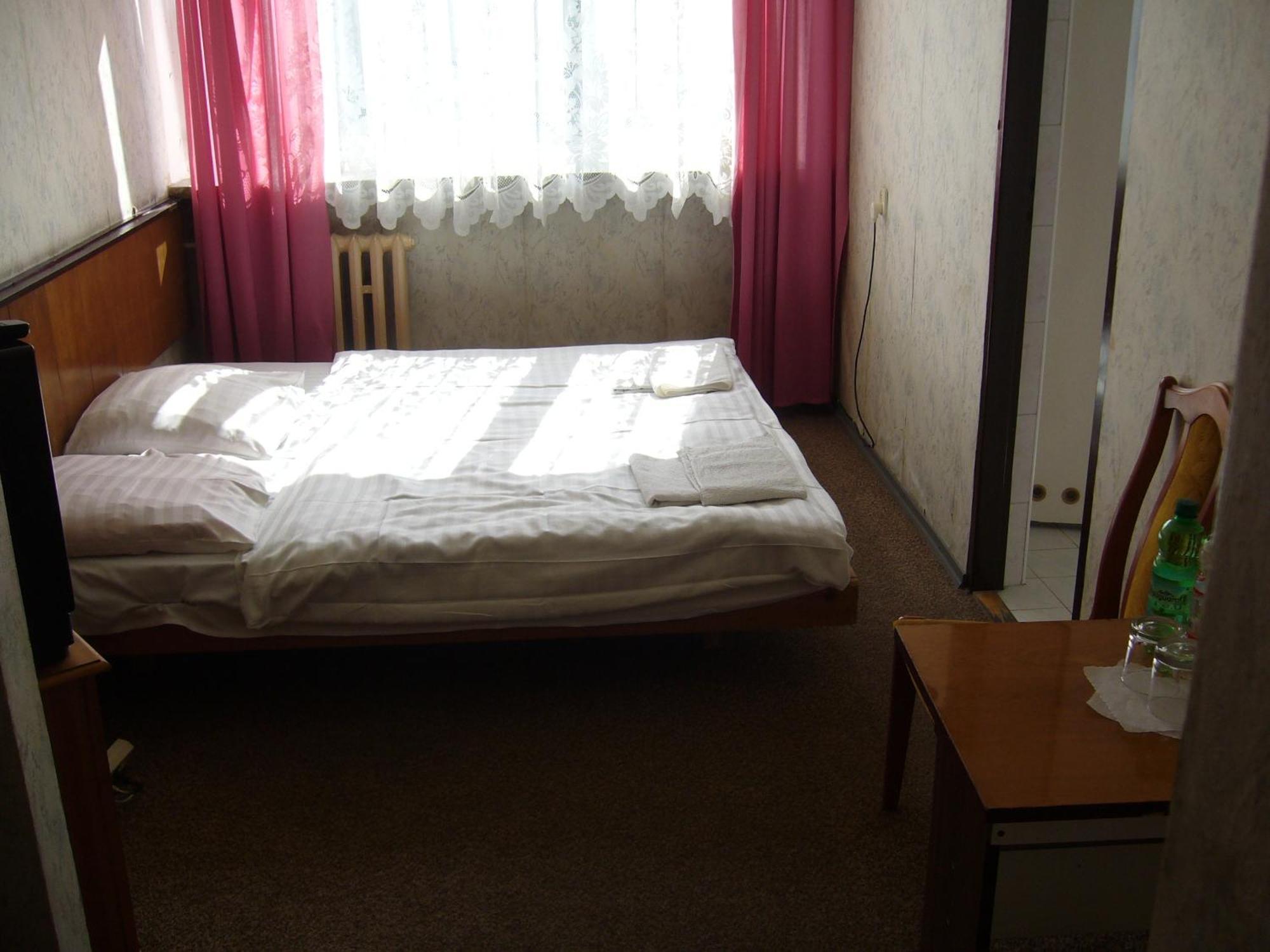 Karet Obiekt Hotelowy Skoczów Exterior foto