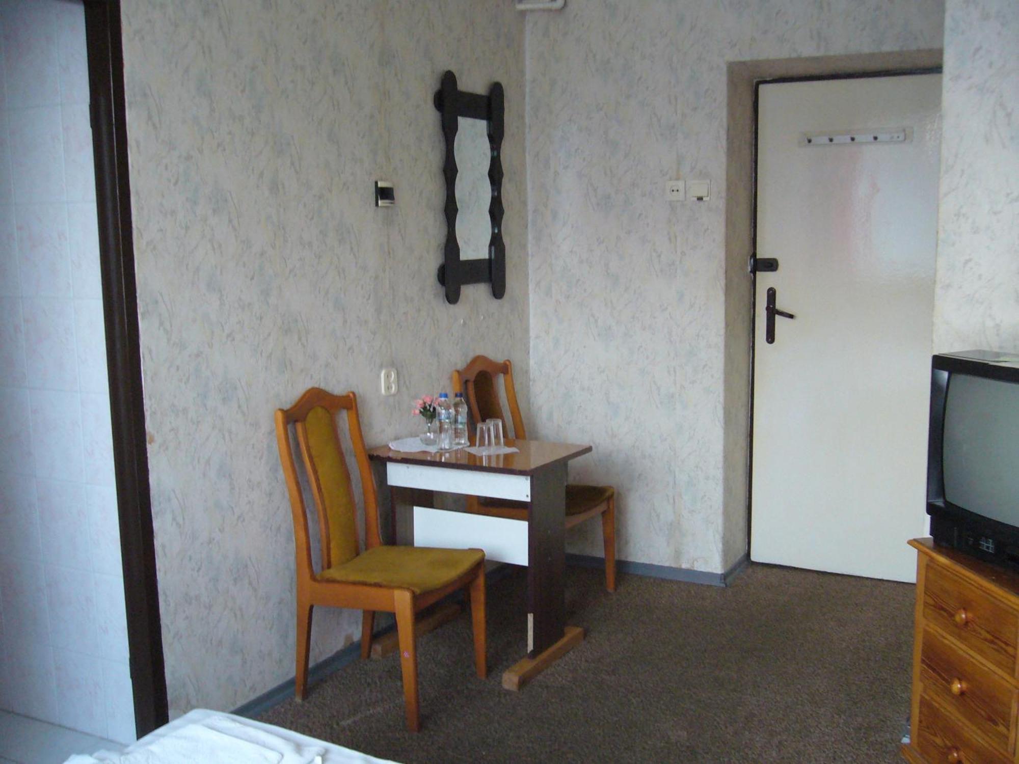 Karet Obiekt Hotelowy Skoczów Exterior foto