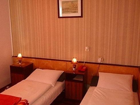 Karet Obiekt Hotelowy Skoczów Exterior foto