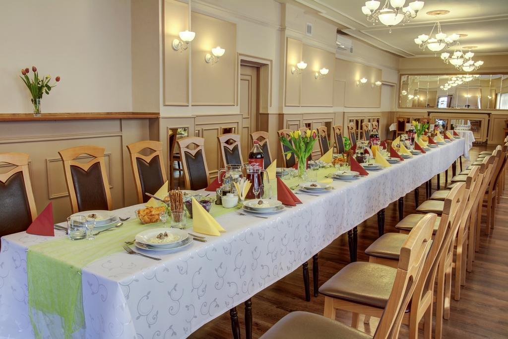 Karet Obiekt Hotelowy Skoczów Exterior foto